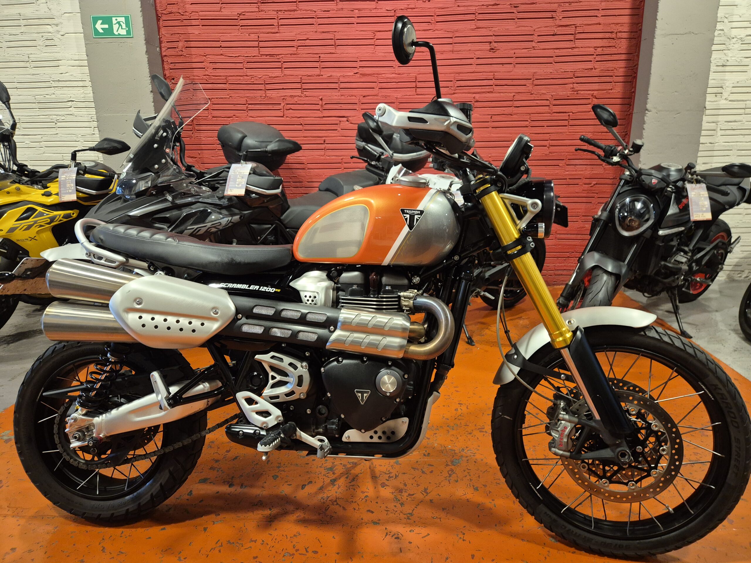 TRIUMPH SCRAMBLER 1200 XE GOLD LINE