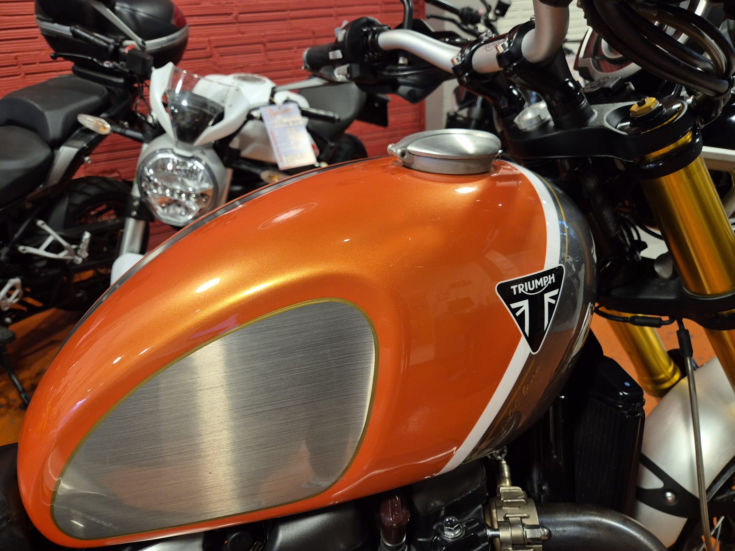 TRIUMPH SCRAMBLER 1200 XE GOLD LINE - Imagen 4