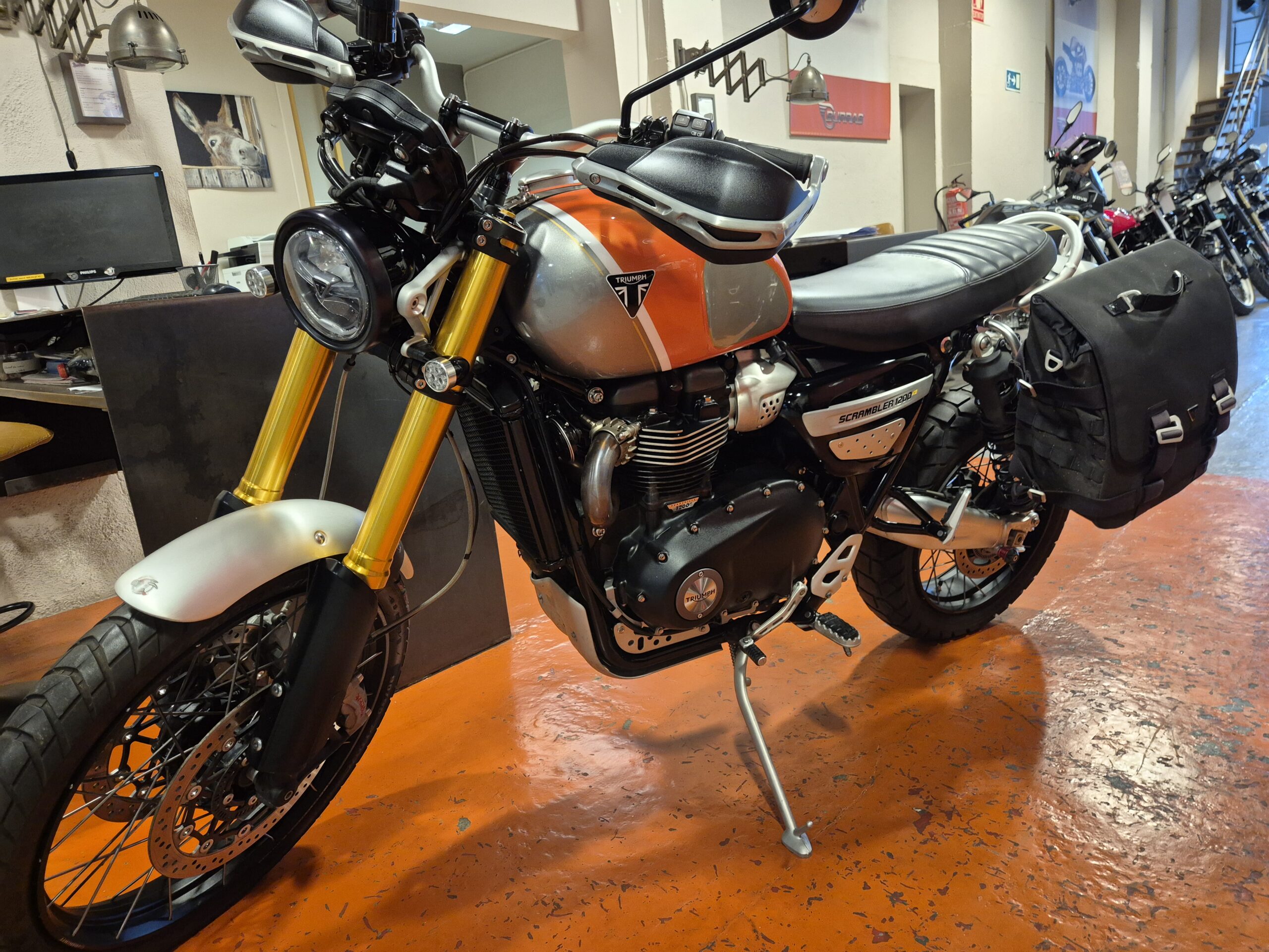 TRIUMPH SCRAMBLER 1200 XE GOLD LINE - Imagen 7