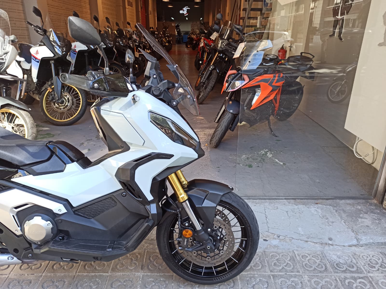 HONDA X-ADV 750 - Imagen 3