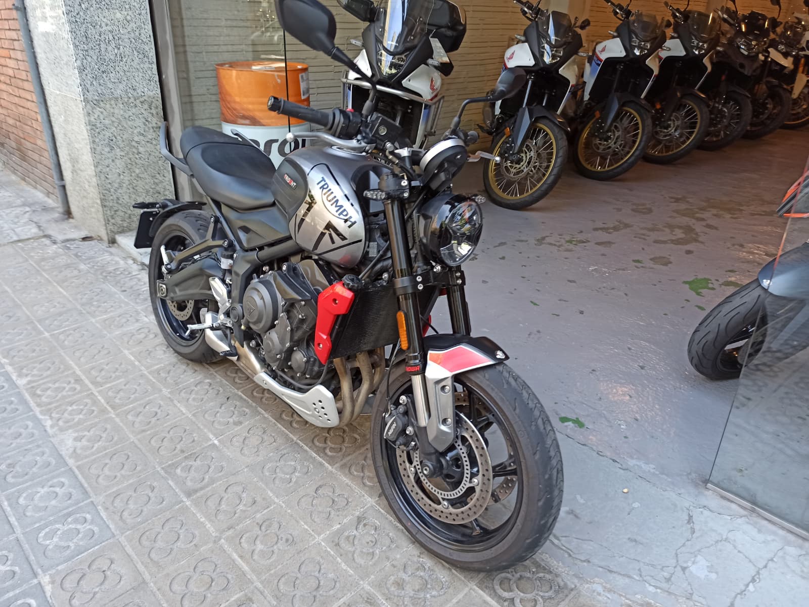 TRIUMPH TRIDENT 660 - Imagen 4