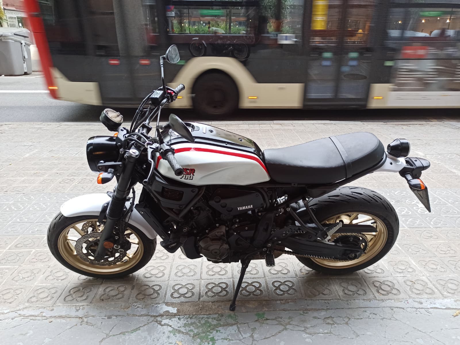 YAMAHA XSR 700 XTRIBUTE - Imagen 8