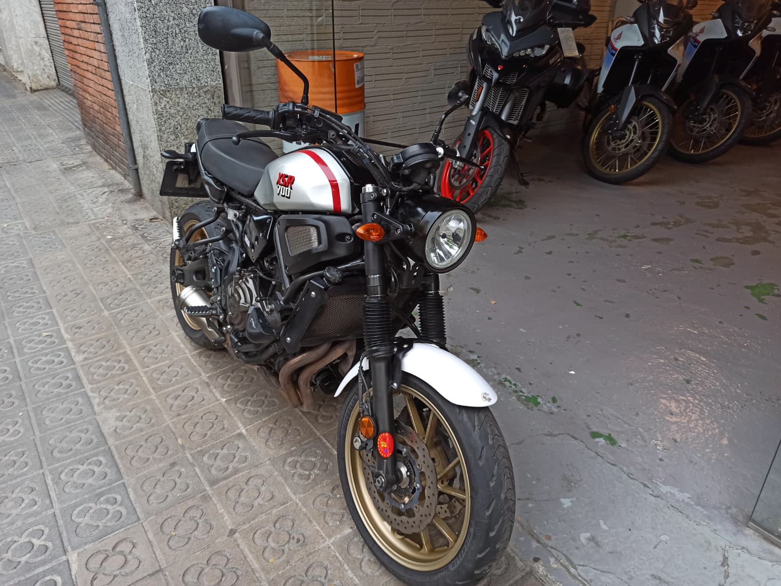 YAMAHA XSR 700 XTRIBUTE - Imagen 4