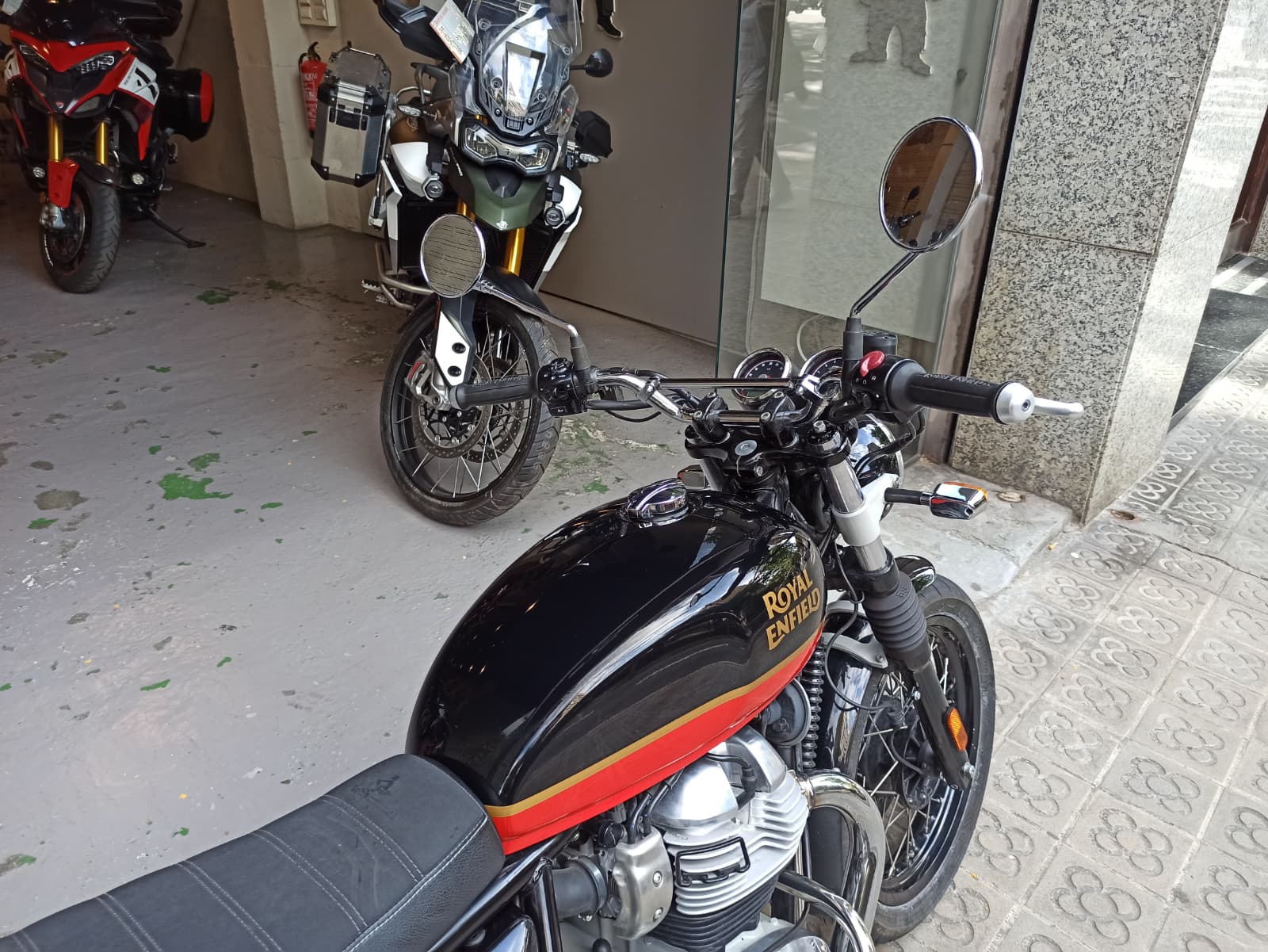 ROYAL ENFIELD INTERCEPTOR 650 - Imagen 6