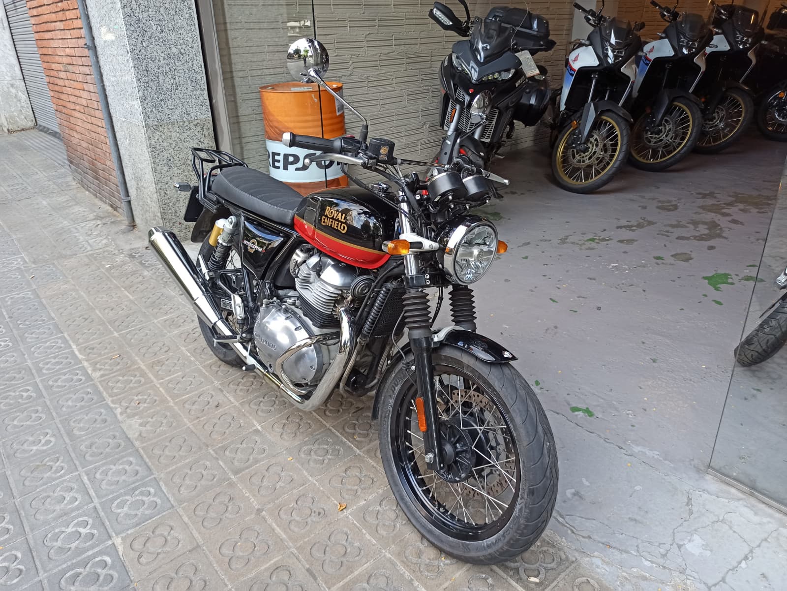 ROYAL ENFIELD INTERCEPTOR 650 - Imagen 4