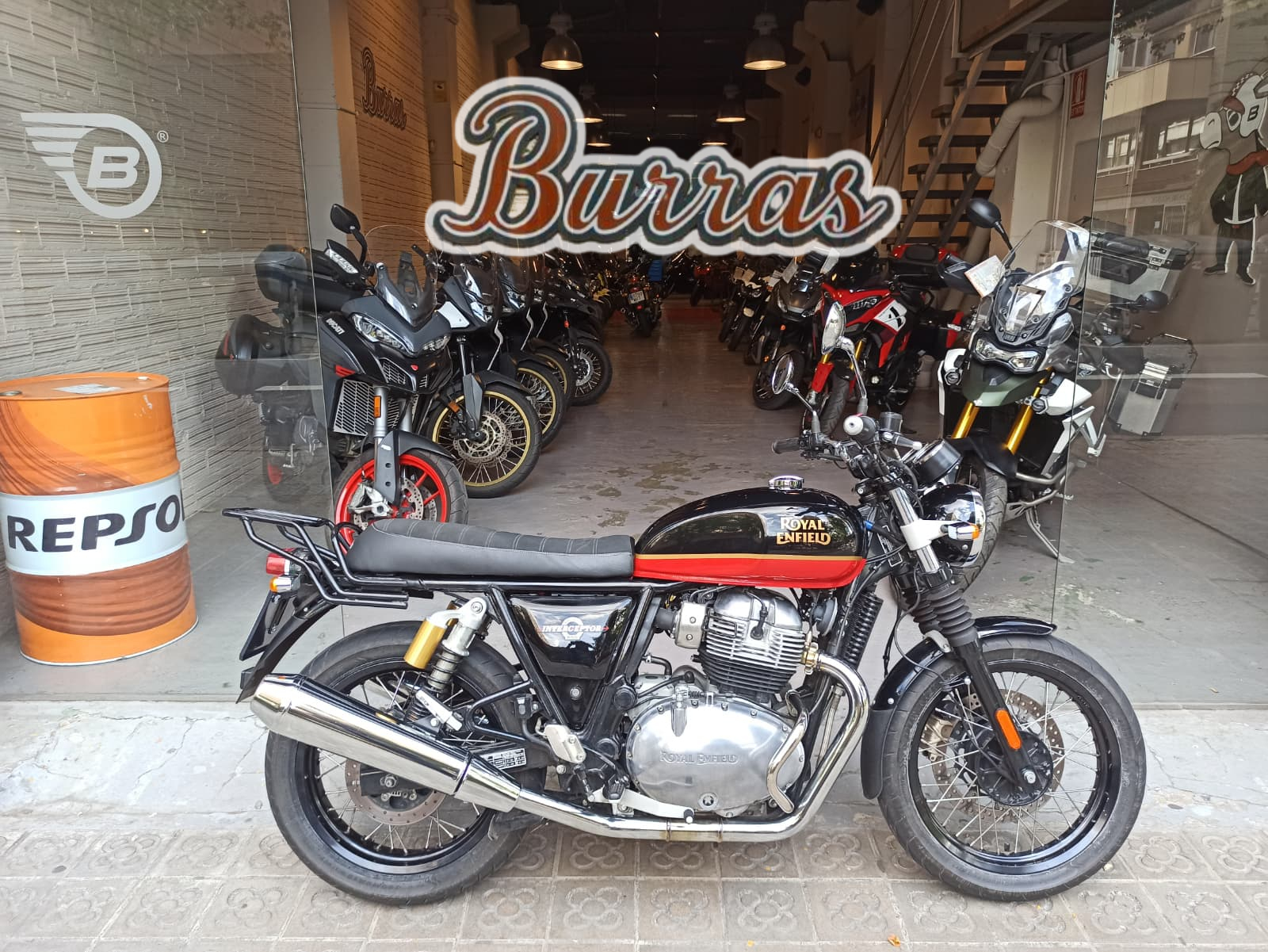 ROYAL ENFIELD INTERCEPTOR 650