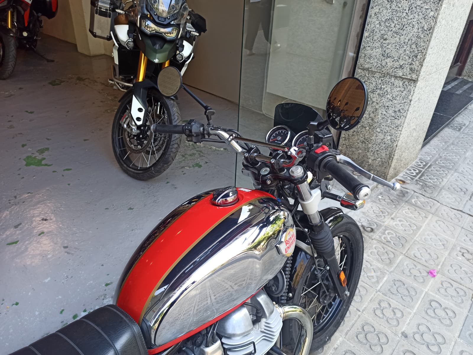 ROYAL ENFIELD INTERCEPTOR - Imagen 6
