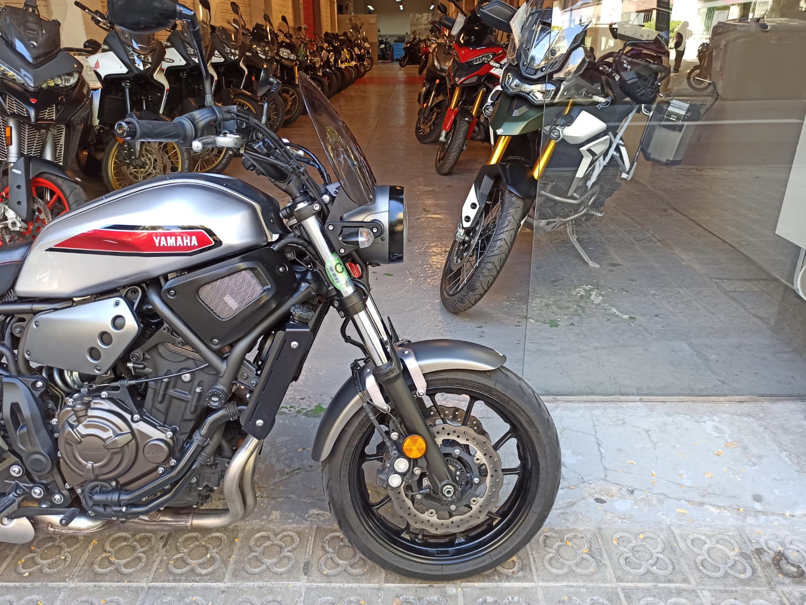 YAMAHA XSR 700 - Imagen 3