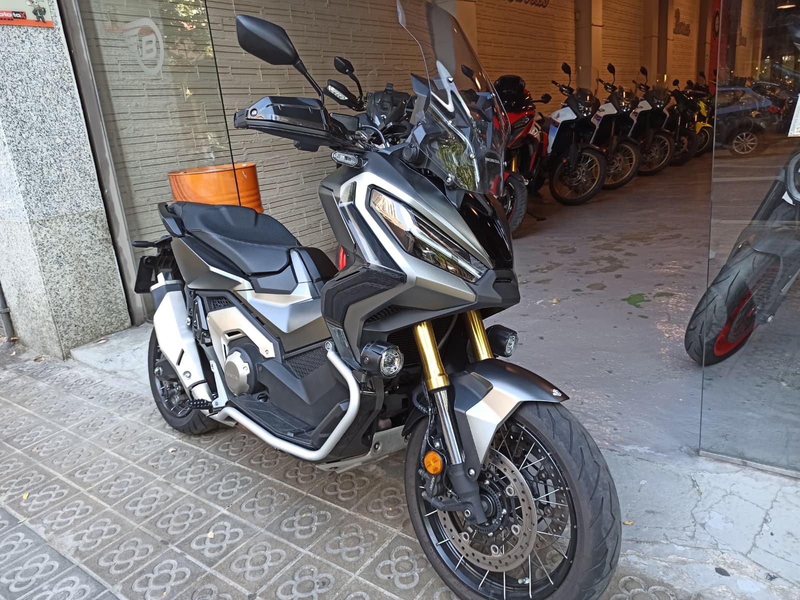 HONDA X-ADV 750 - Imagen 3