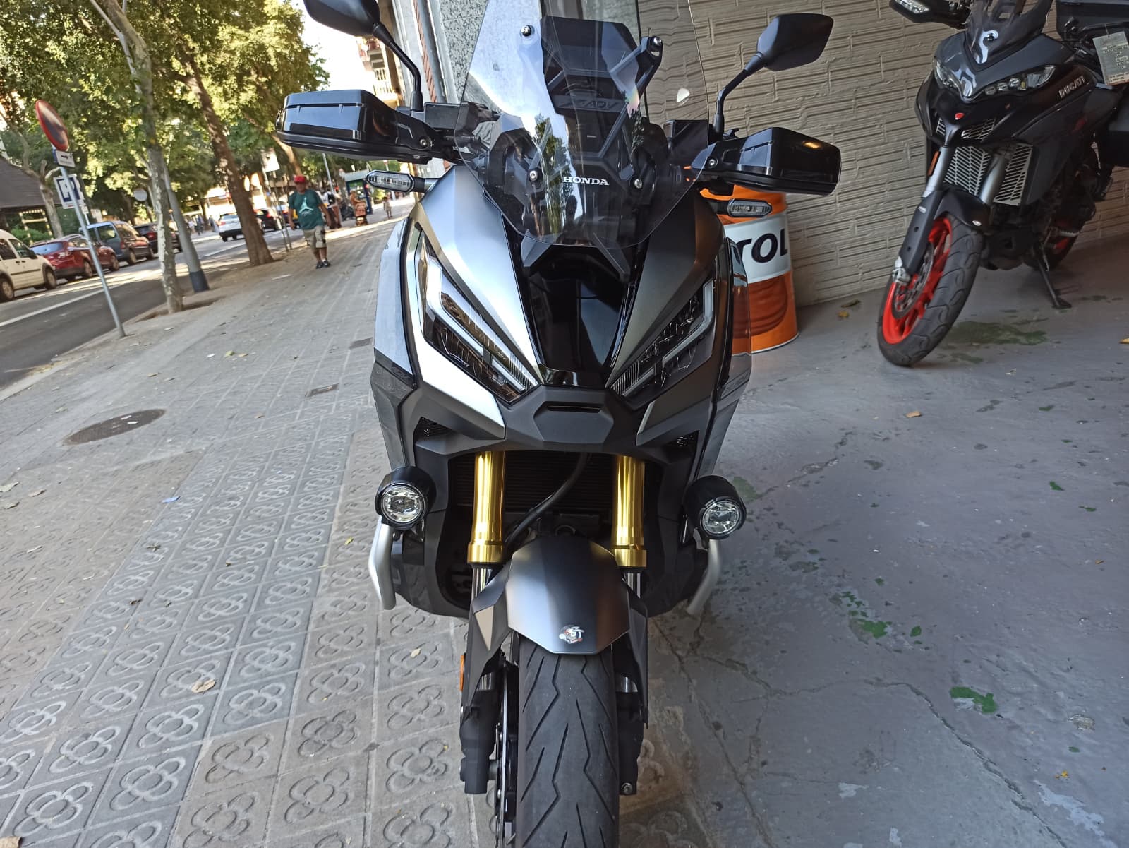 HONDA X-ADV 750 - Imagen 4