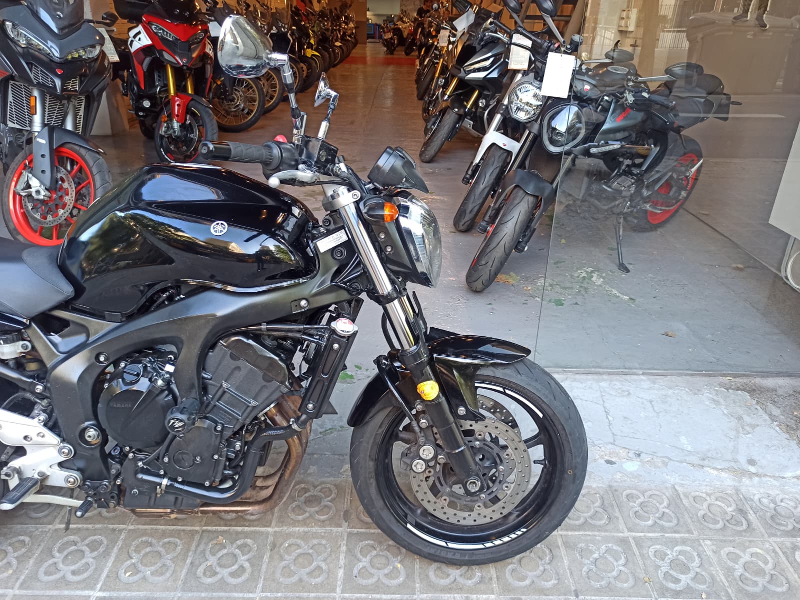YAMAHA FZ6 N S2 - Imagen 3