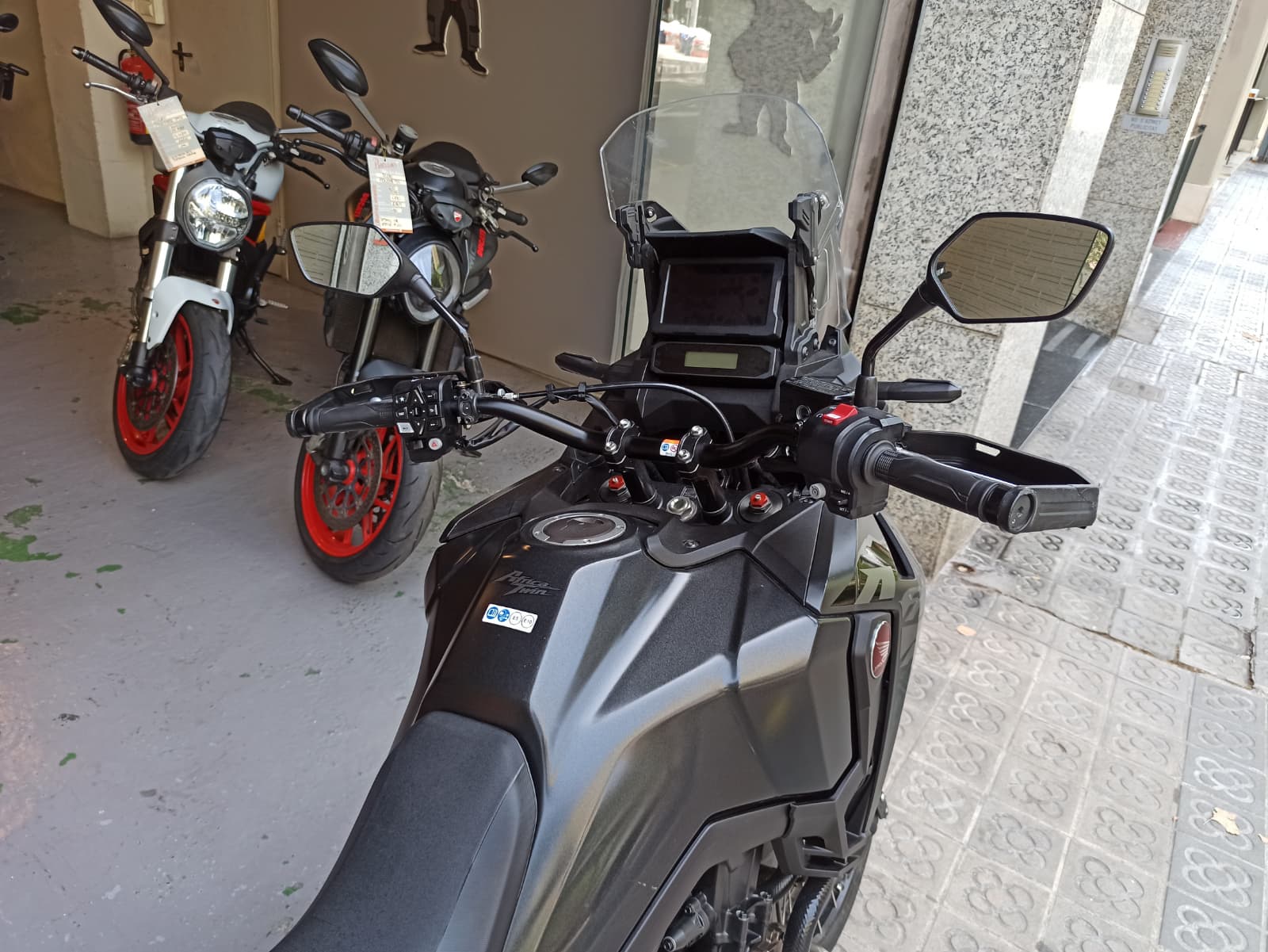 HONDA AFRICA TWIN 1100 - Imagen 6