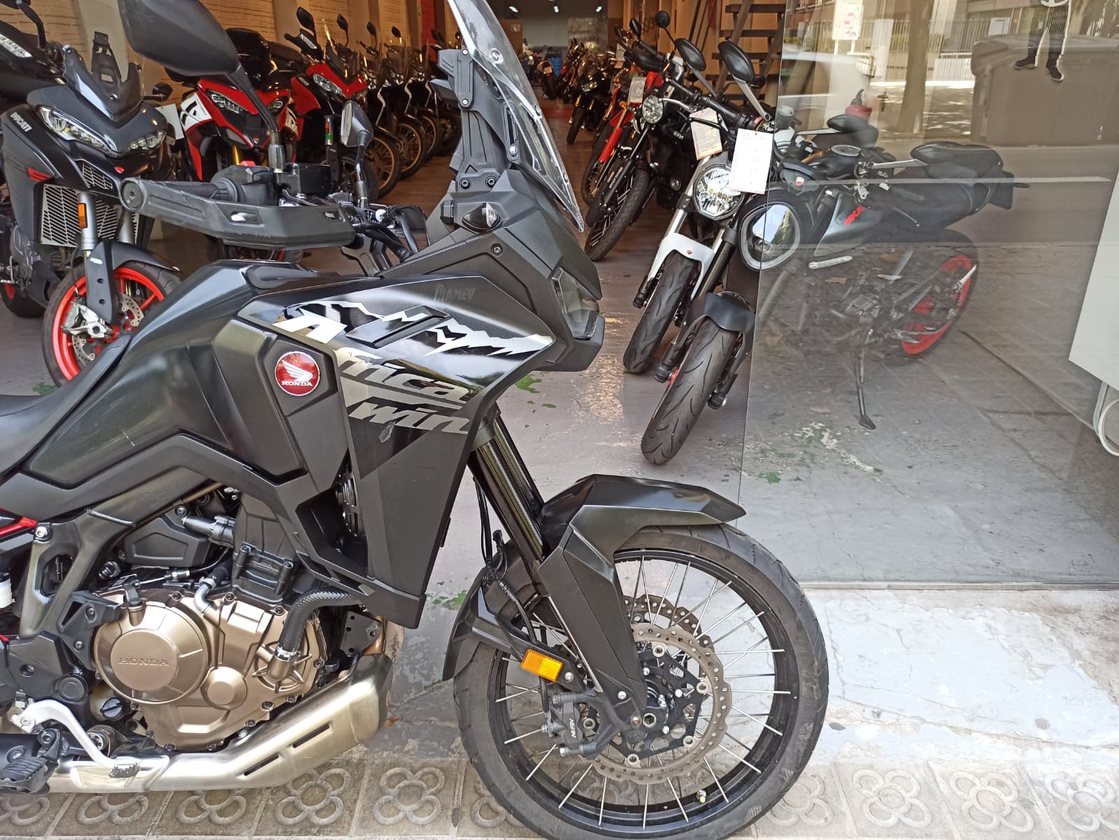 HONDA AFRICA TWIN 1100 - Imagen 3