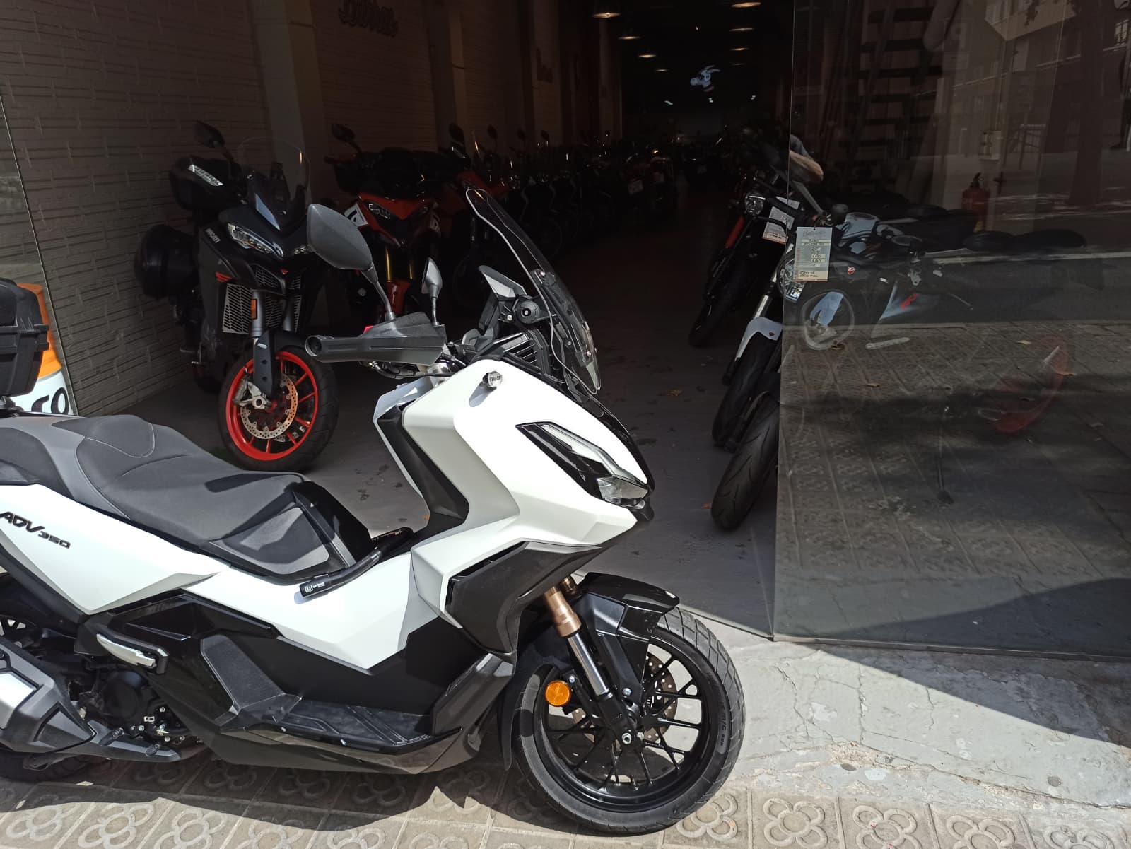 HONDA ADV 350 - Imagen 3