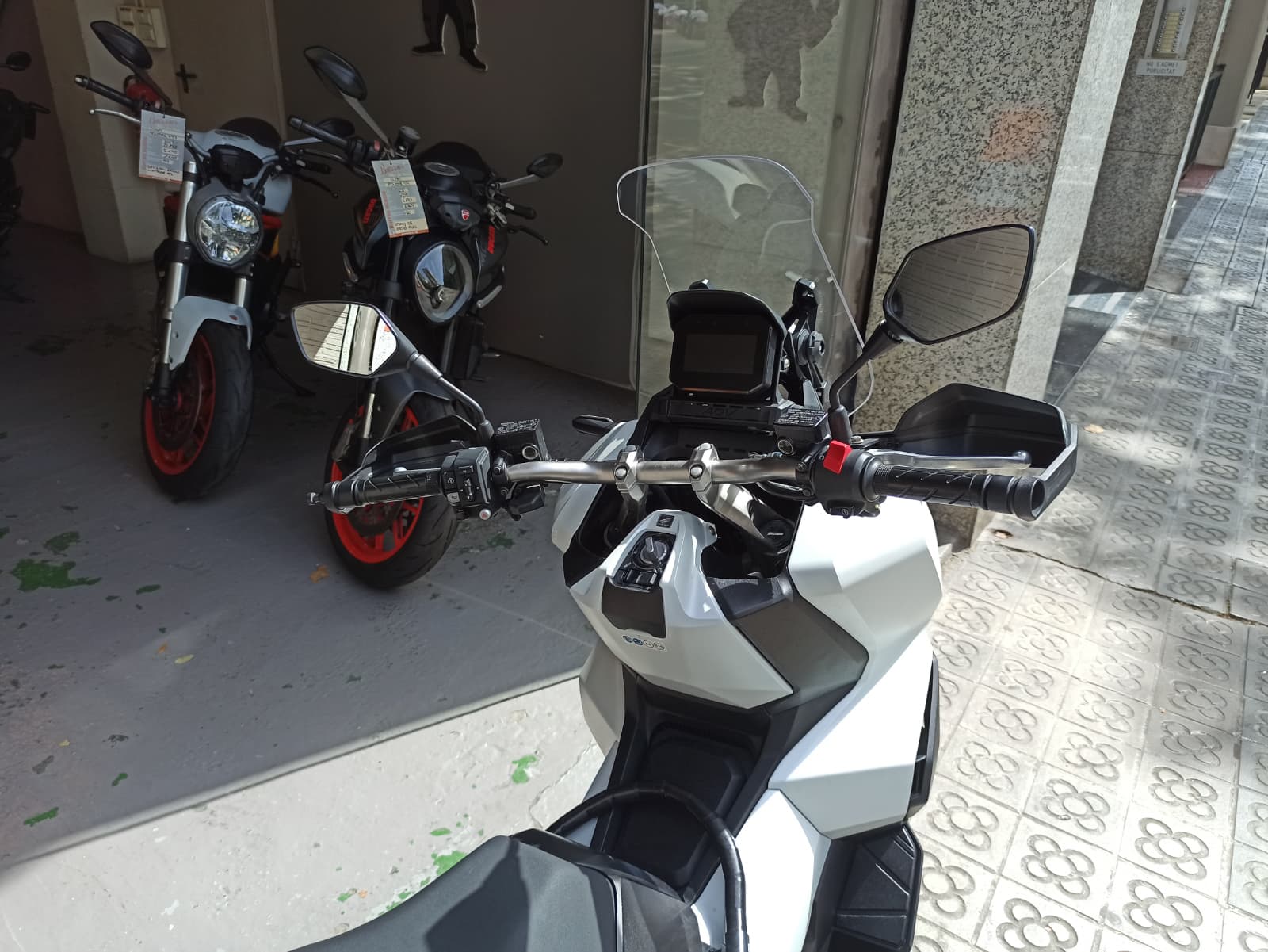 HONDA ADV 350 - Imagen 6