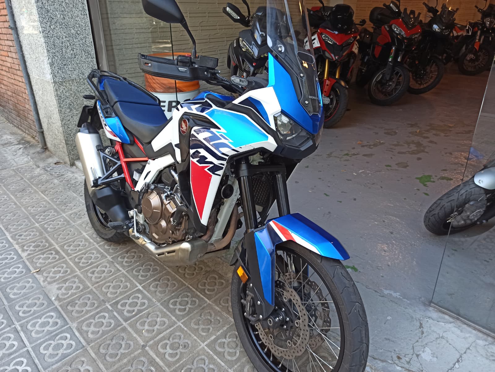 HONDA AFRICA TWIN 1100 - Imagen 4