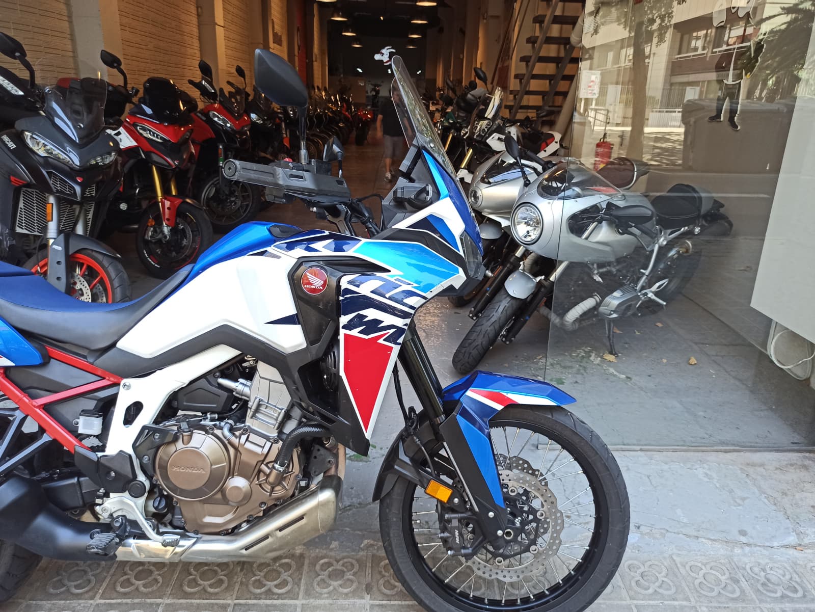 HONDA AFRICA TWIN 1100 - Imagen 3