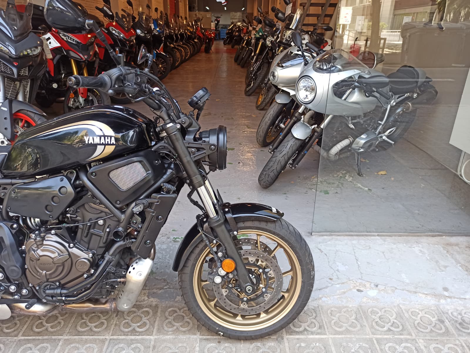 YAMAHA XSR 700 - Imagen 3