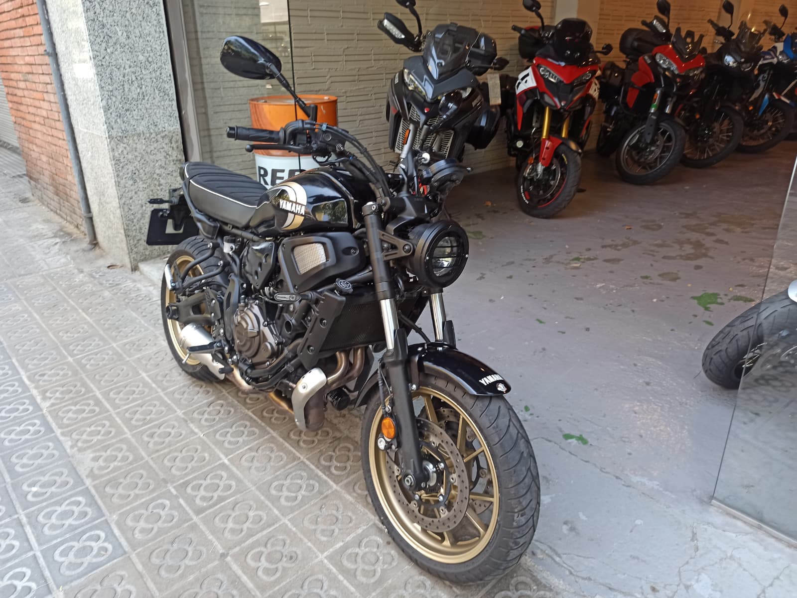 YAMAHA XSR 700 - Imagen 4