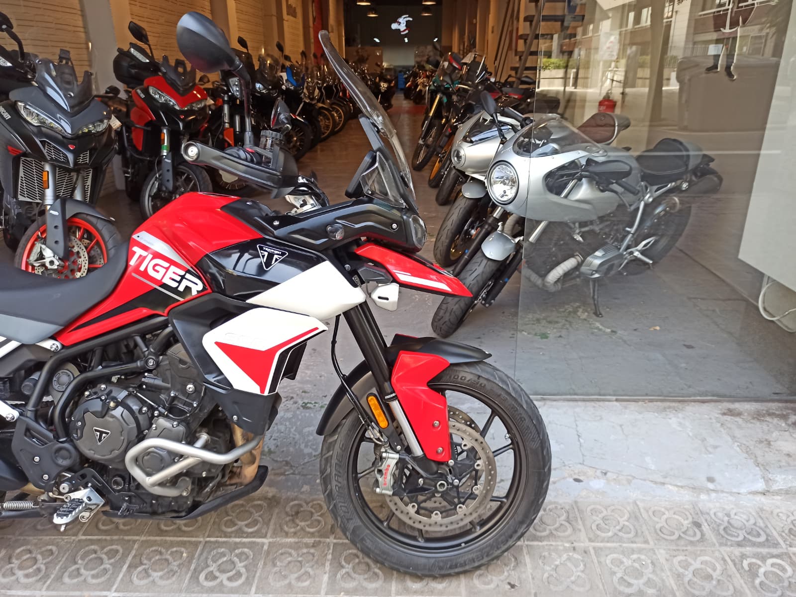TRIUMPH TIGER 900 GT - Imagen 3