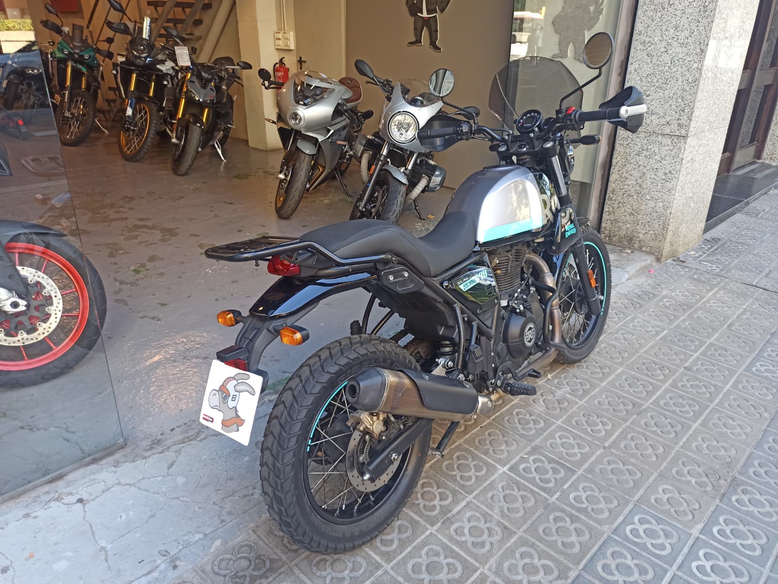 ROYAL ENFIELD SCRAM 411 - Imagen 7