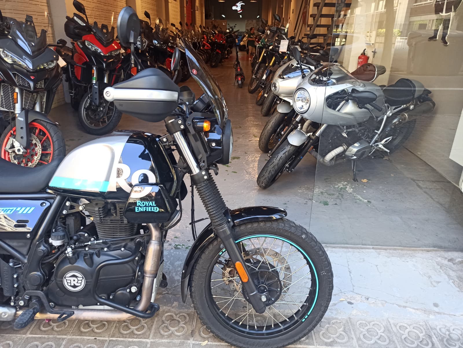 ROYAL ENFIELD SCRAM 411 - Imagen 3
