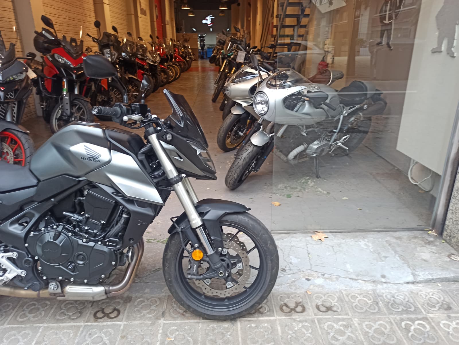 HONDA CB750 HORNET - Imagen 3