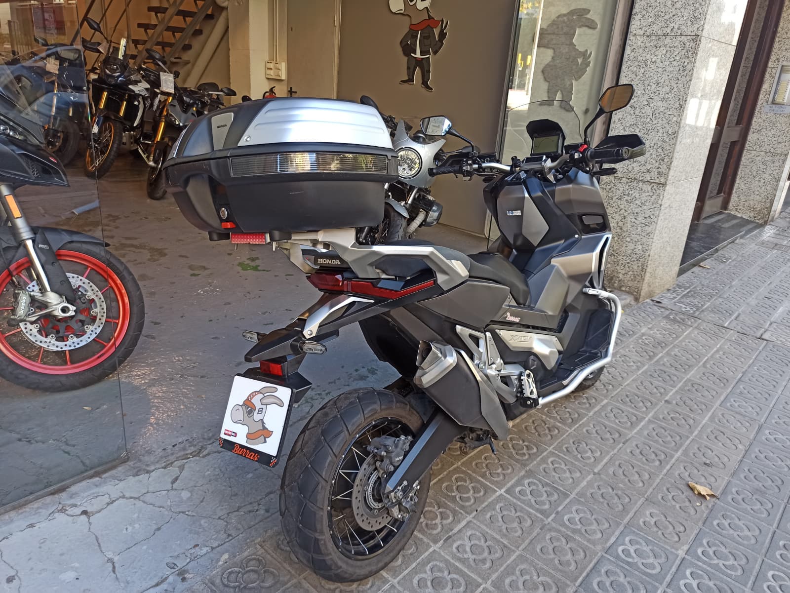 HONDA X-ADV 750 - Imagen 7