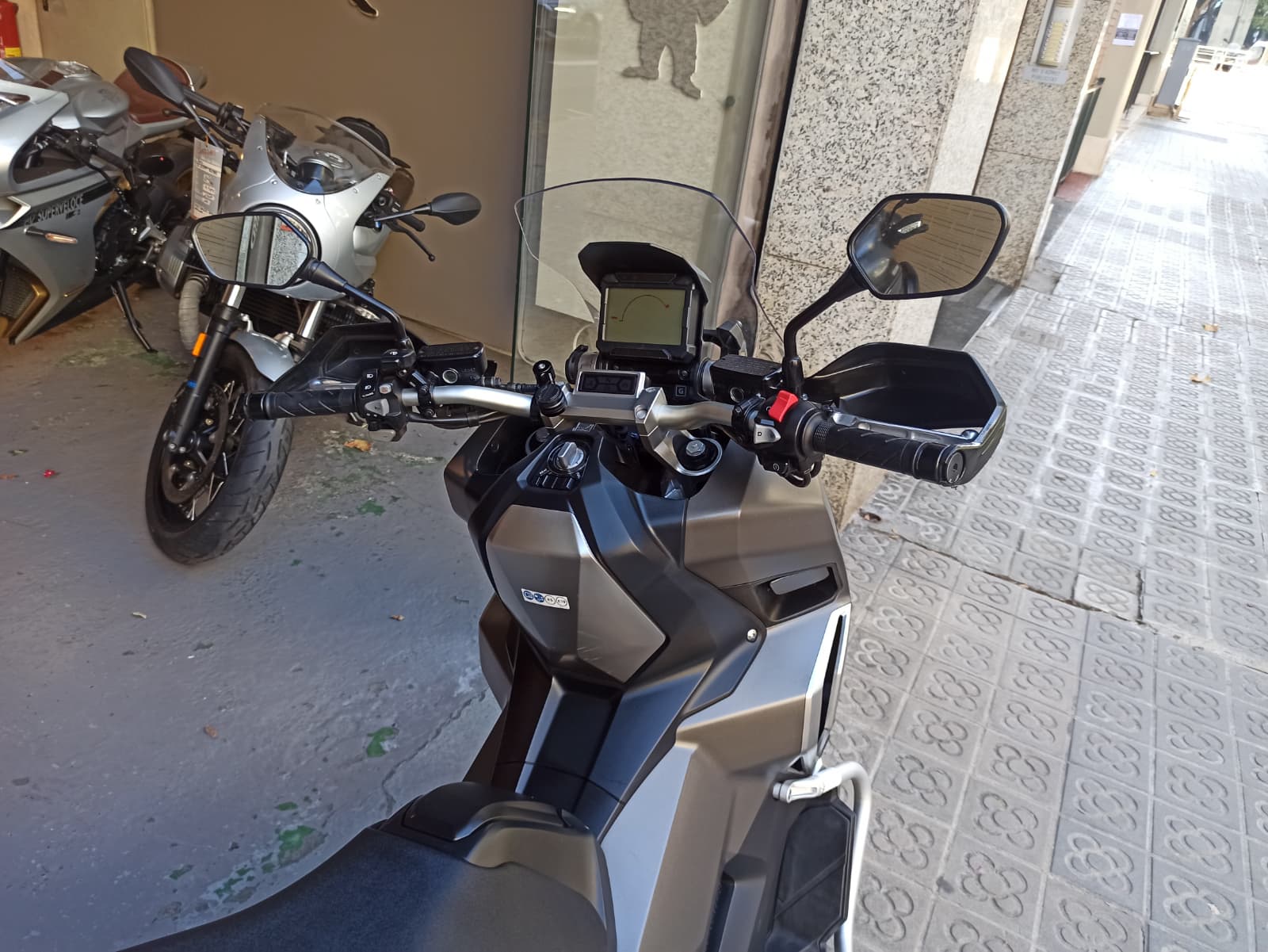 HONDA X-ADV 750 - Imagen 6