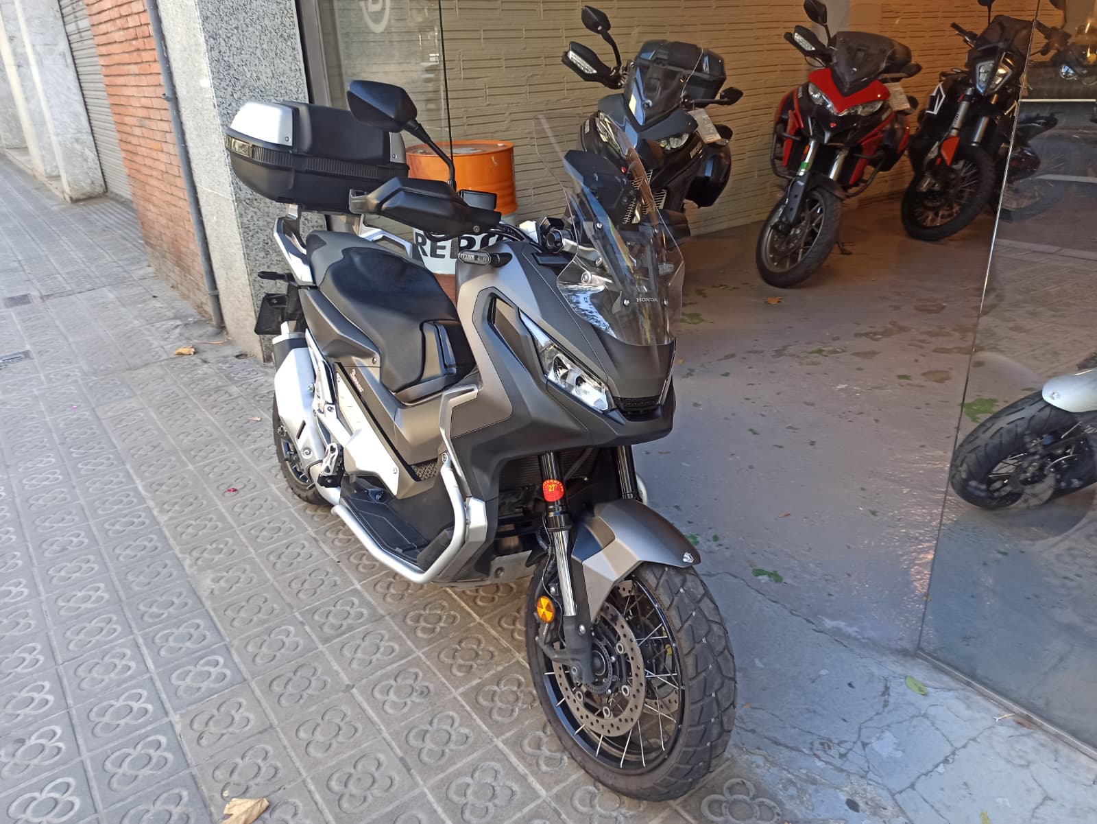 HONDA X-ADV 750 - Imagen 4