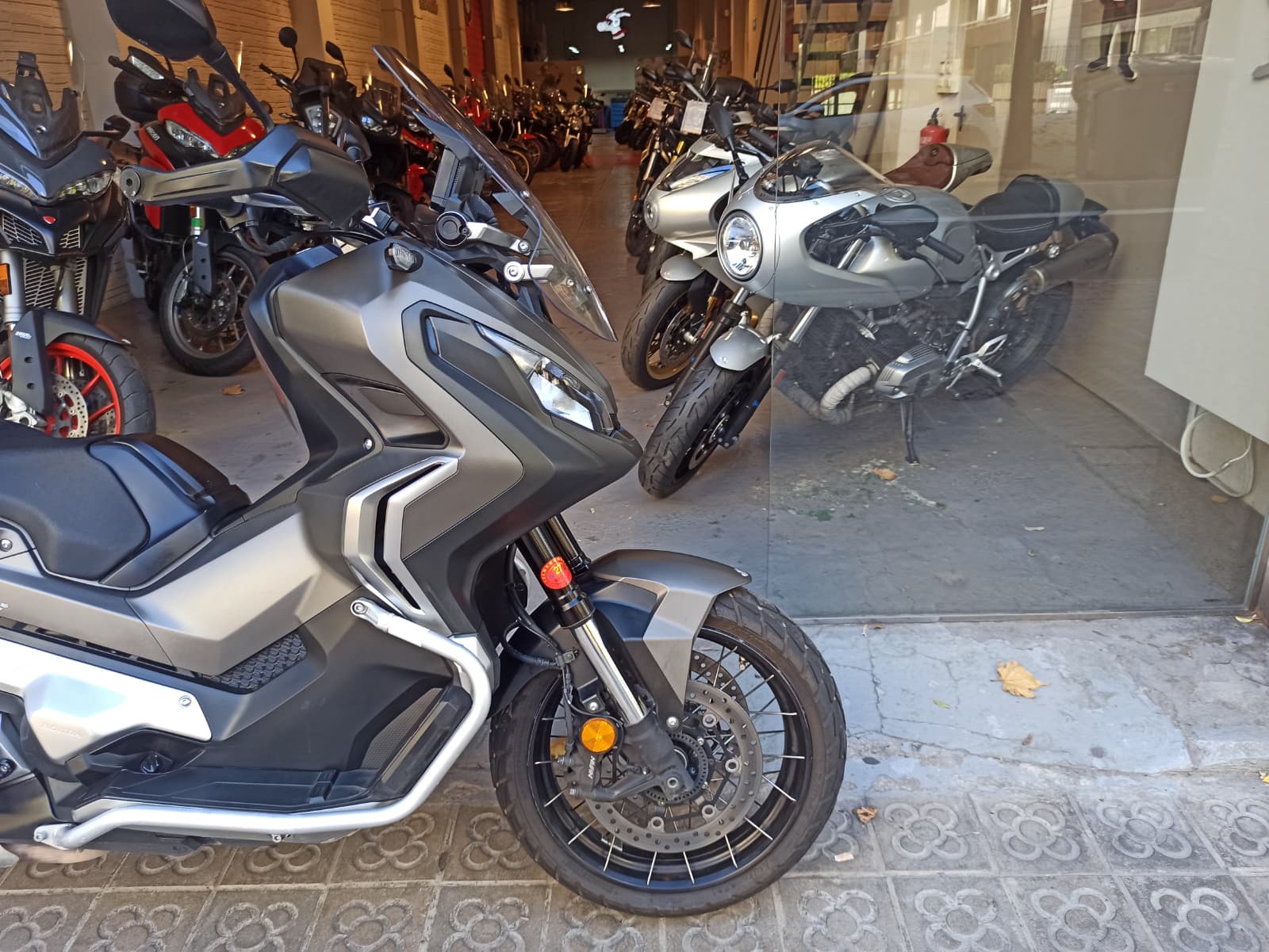 HONDA X-ADV 750 - Imagen 3