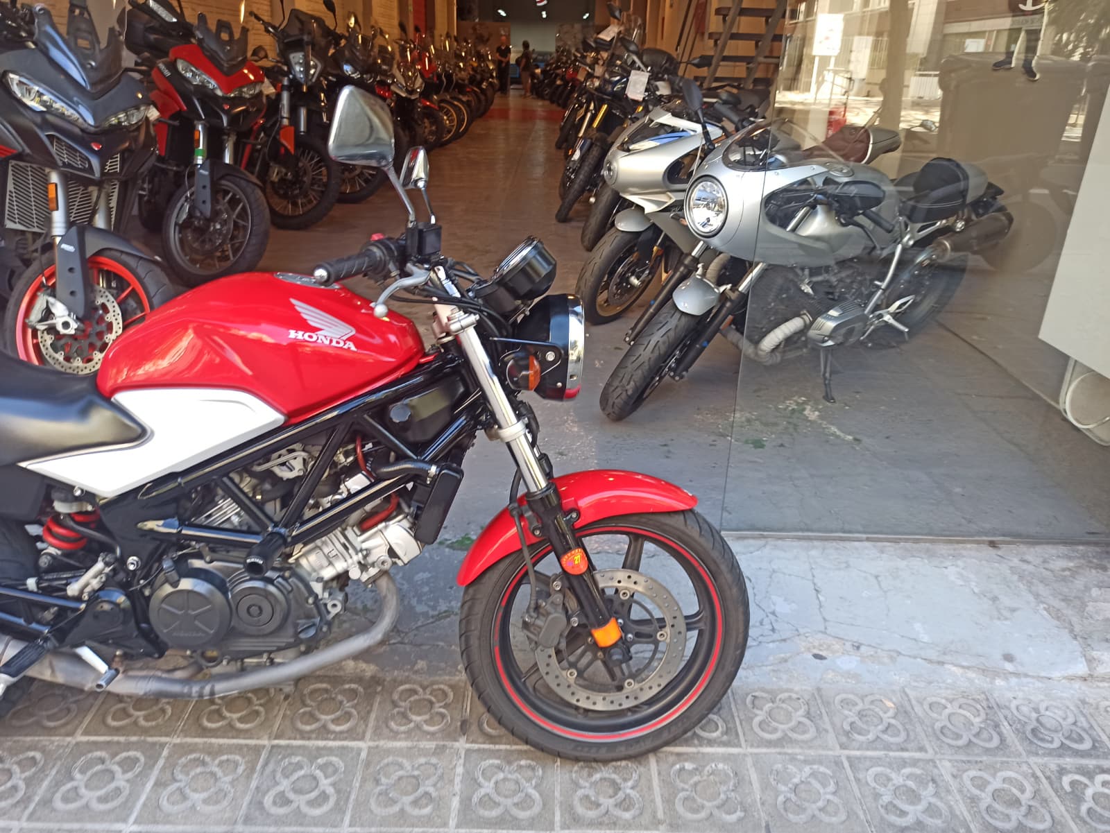 HONDA VTR 250 - Imagen 3