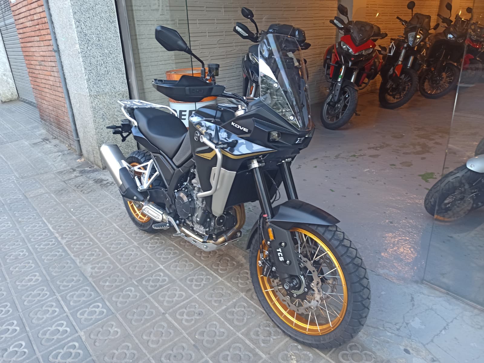 KOVE 800X GT - Imagen 4