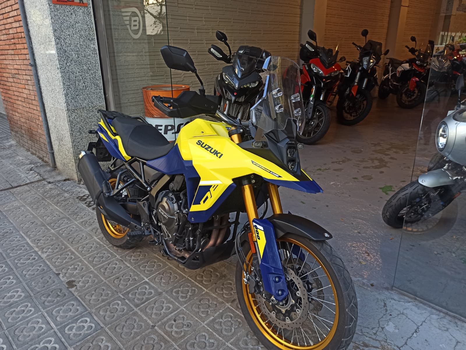 SUZUKI V-STROM 800 DE - Imagen 4