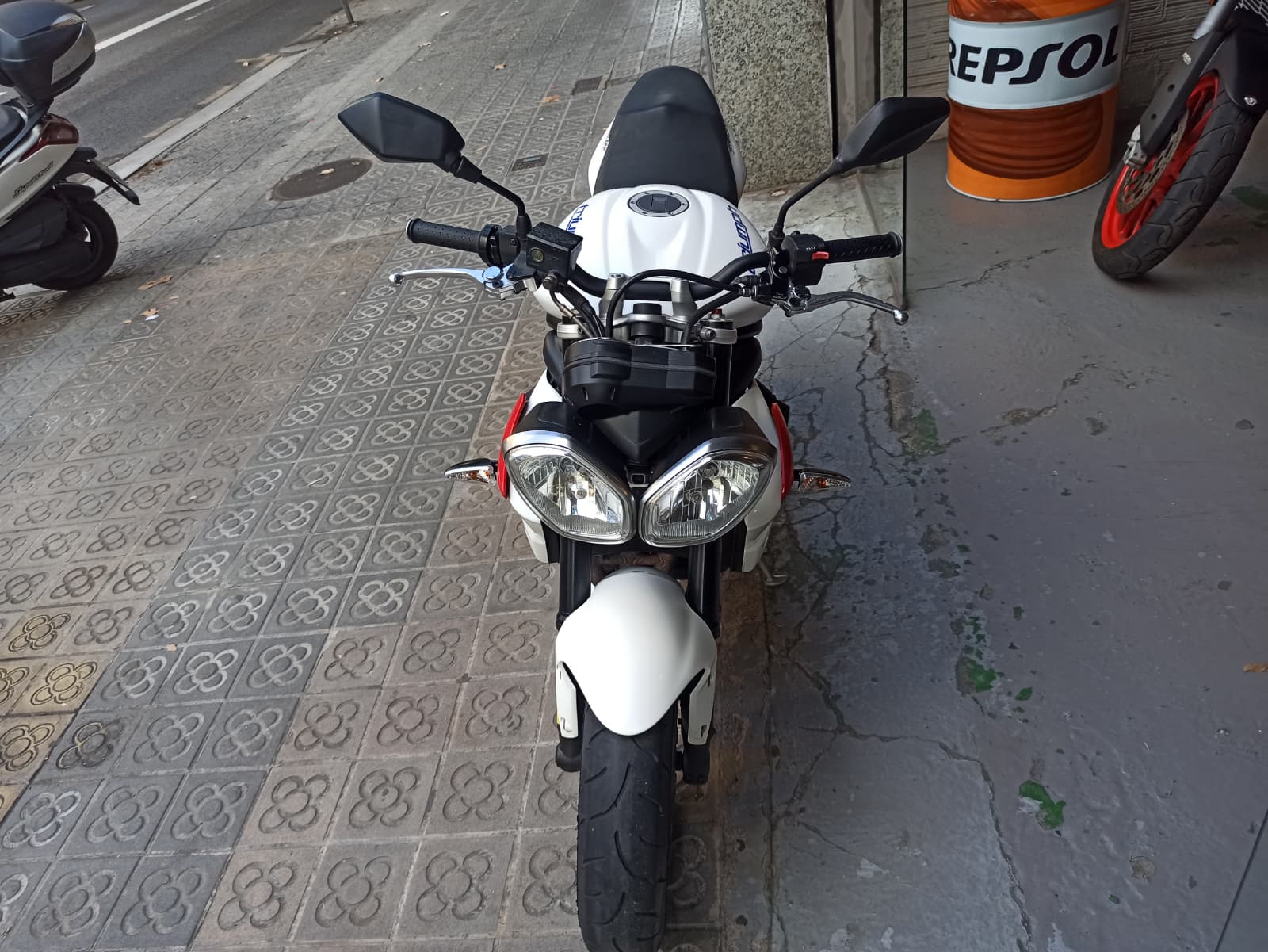 TRIUMPH STREET TRIPLE 675 - Imagen 5