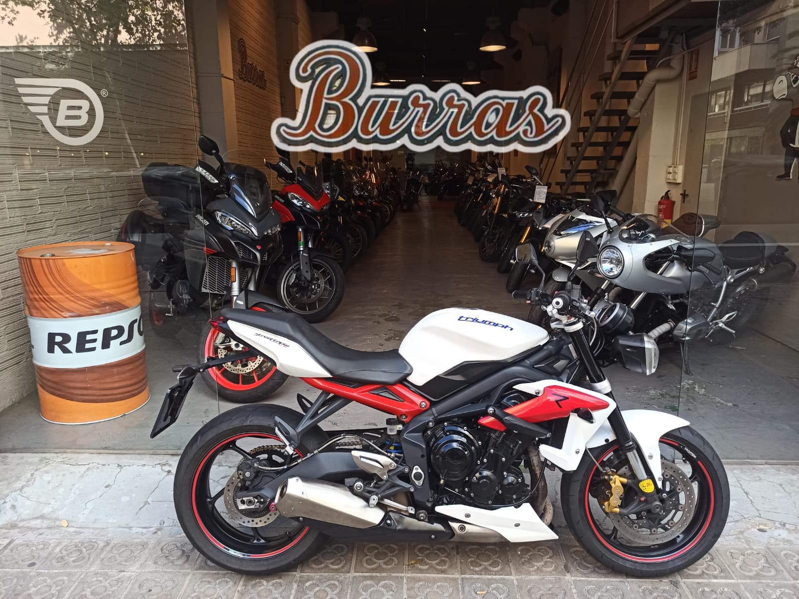 TRIUMPH STREET TRIPLE 675