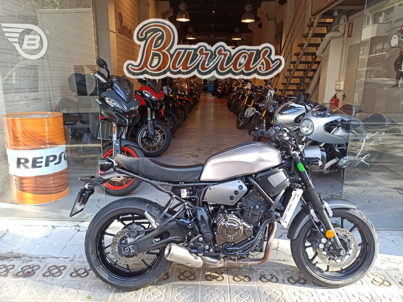 YAMAHA XSR 700