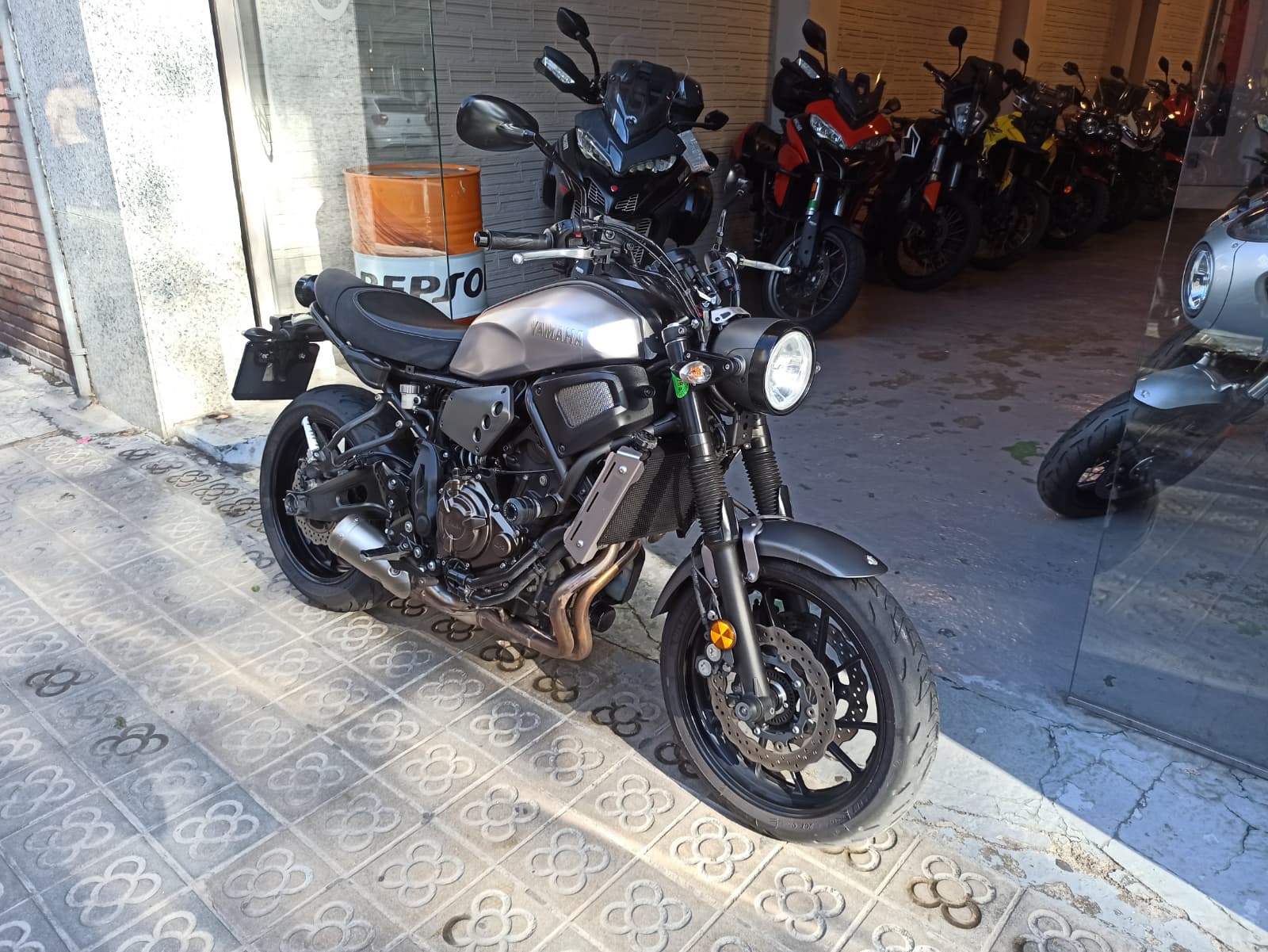 YAMAHA XSR 700 - Imagen 4