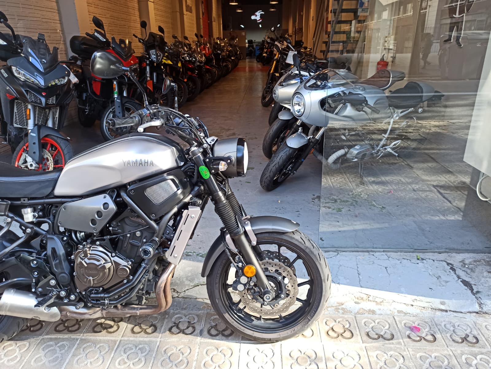 YAMAHA XSR 700 - Imagen 3