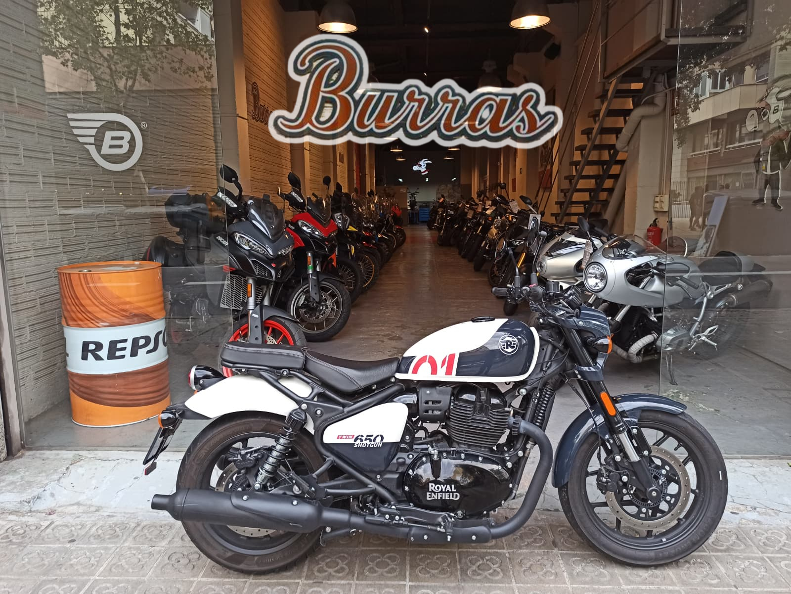 ROYAL ENFIELD SHOTGUN 650