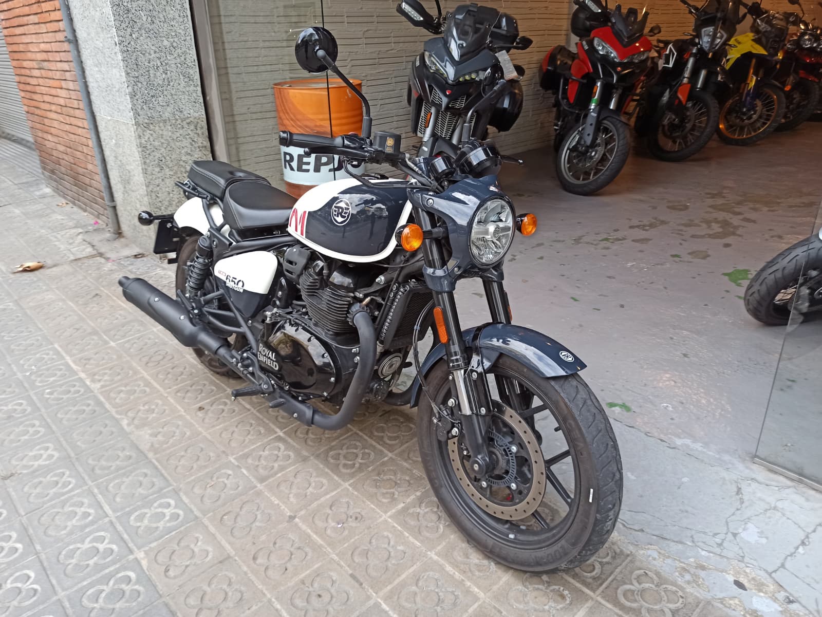 ROYAL ENFIELD SHOTGUN 650 - Imagen 4