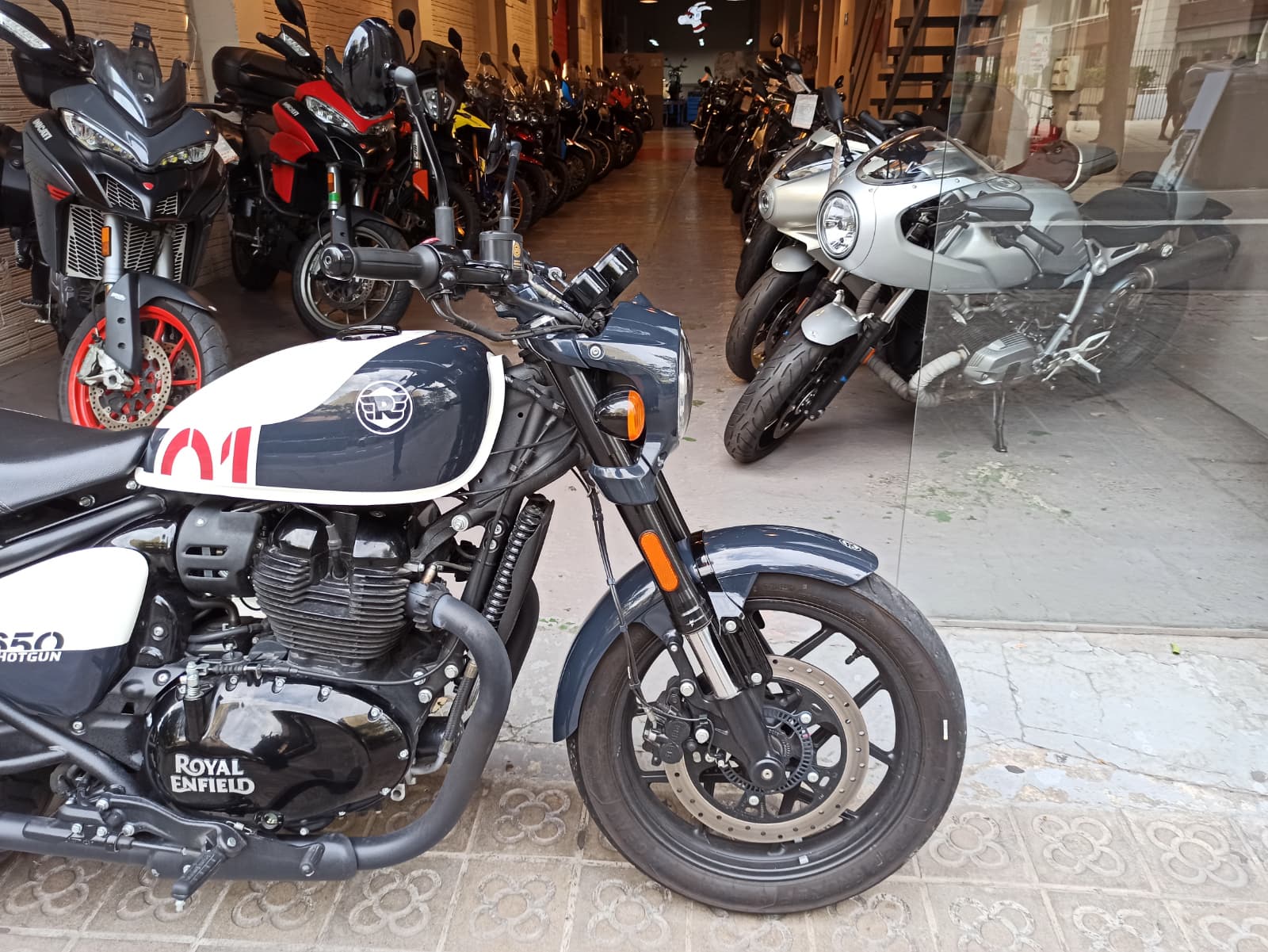 ROYAL ENFIELD SHOTGUN 650 - Imagen 3