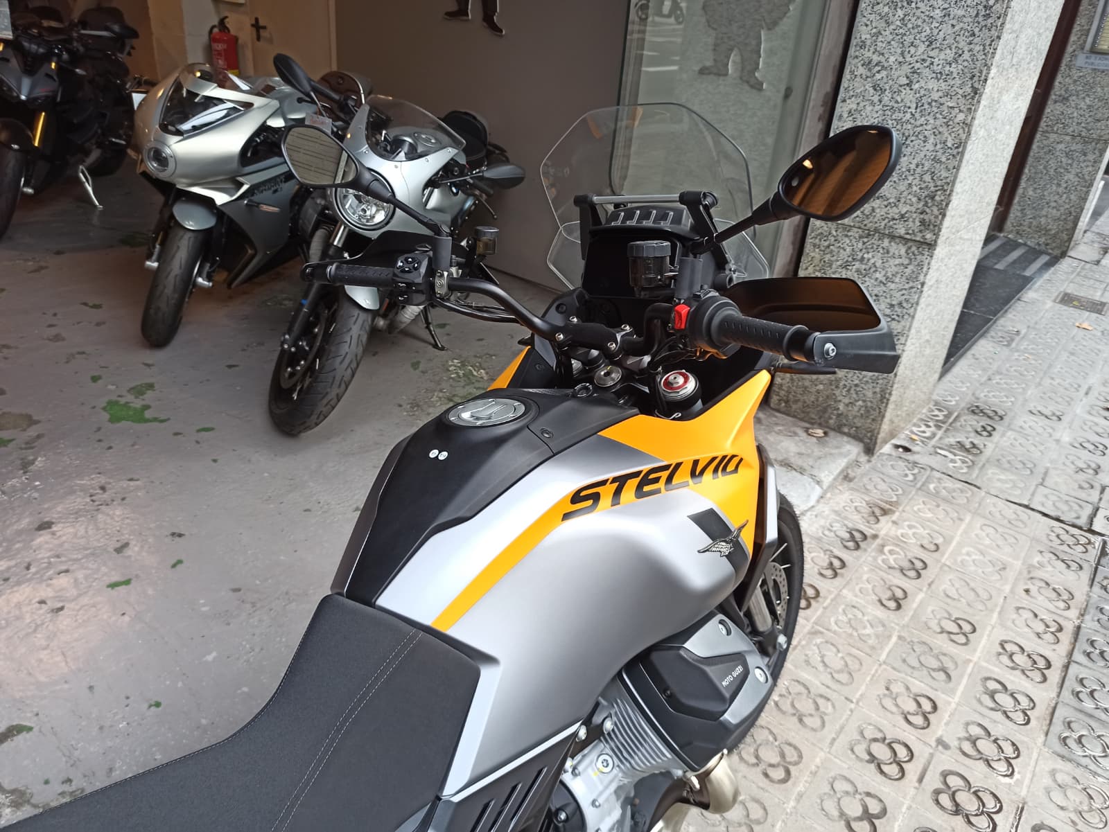 MOTO GUZZI STELVIO - Imagen 6