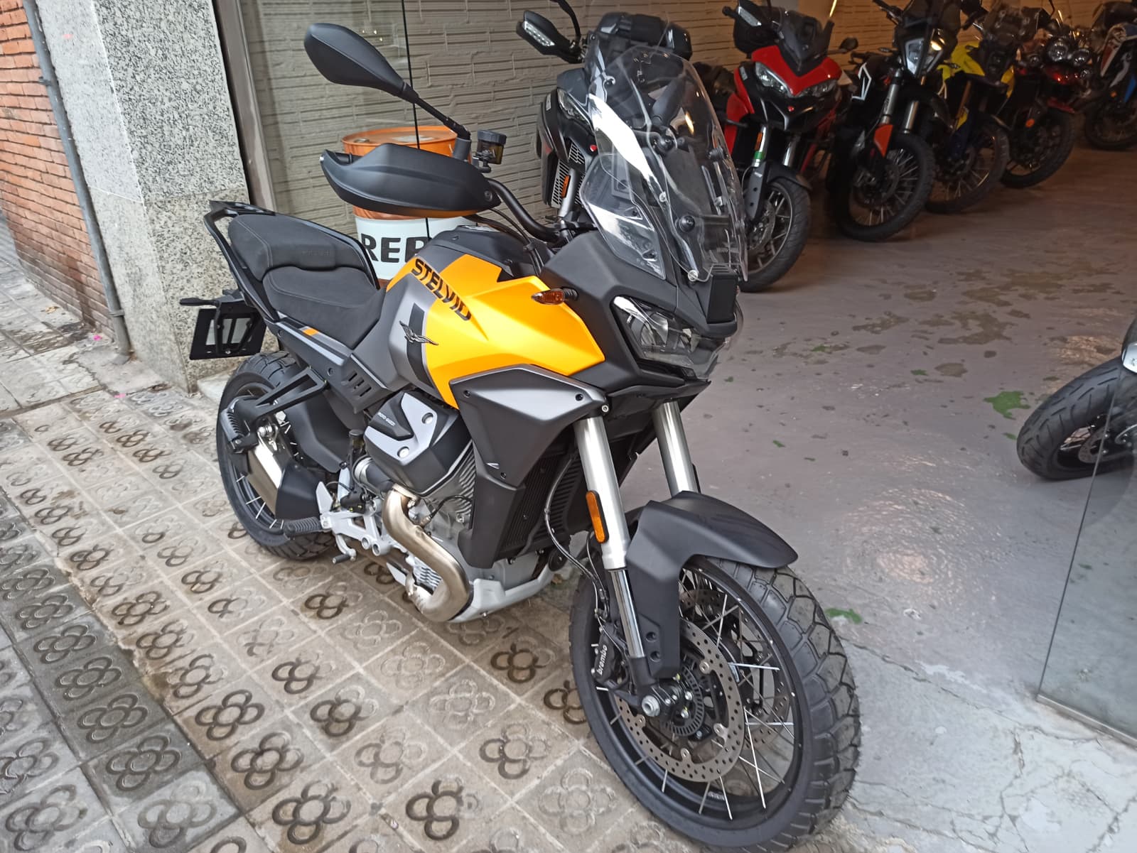 MOTO GUZZI STELVIO - Imagen 4