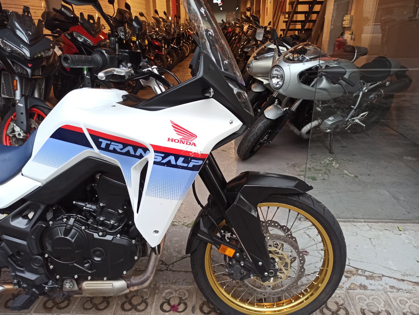 HONDA TRANSALP 750 - Imagen 3