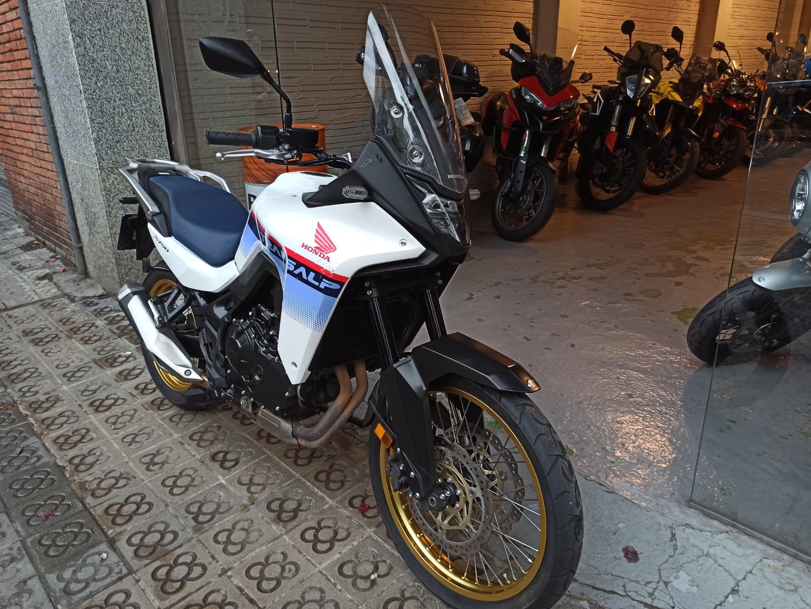 HONDA TRANSALP 750 - Imagen 4