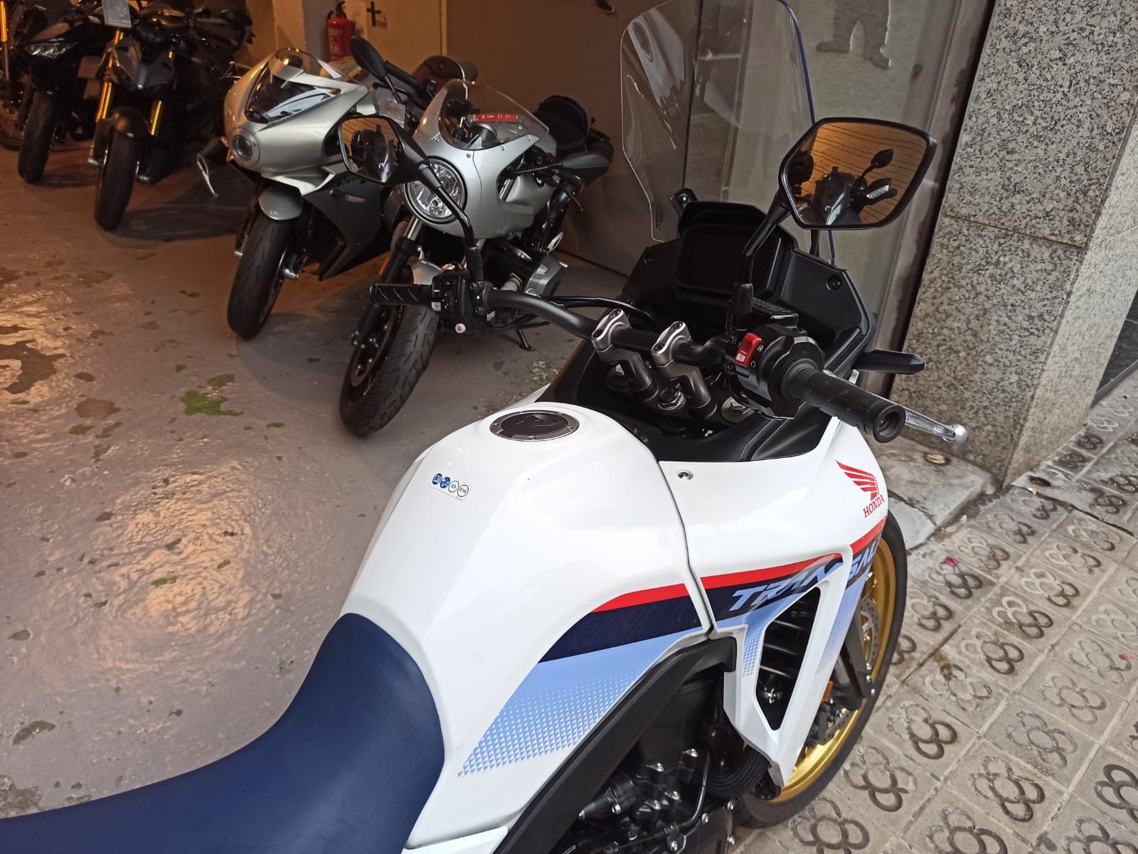 HONDA TRANSALP 750 - Imagen 6