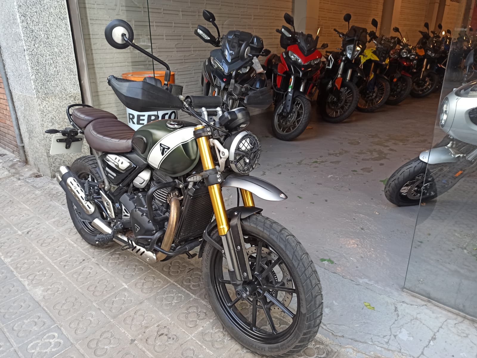 TRIUMPH SCRAMBLER 400 X - Imagen 4