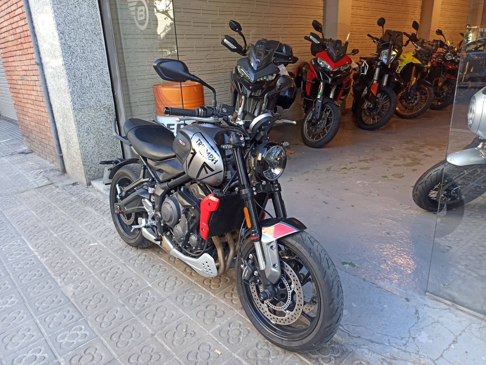 TRIUMPH TRIDENT 660 - Imagen 4