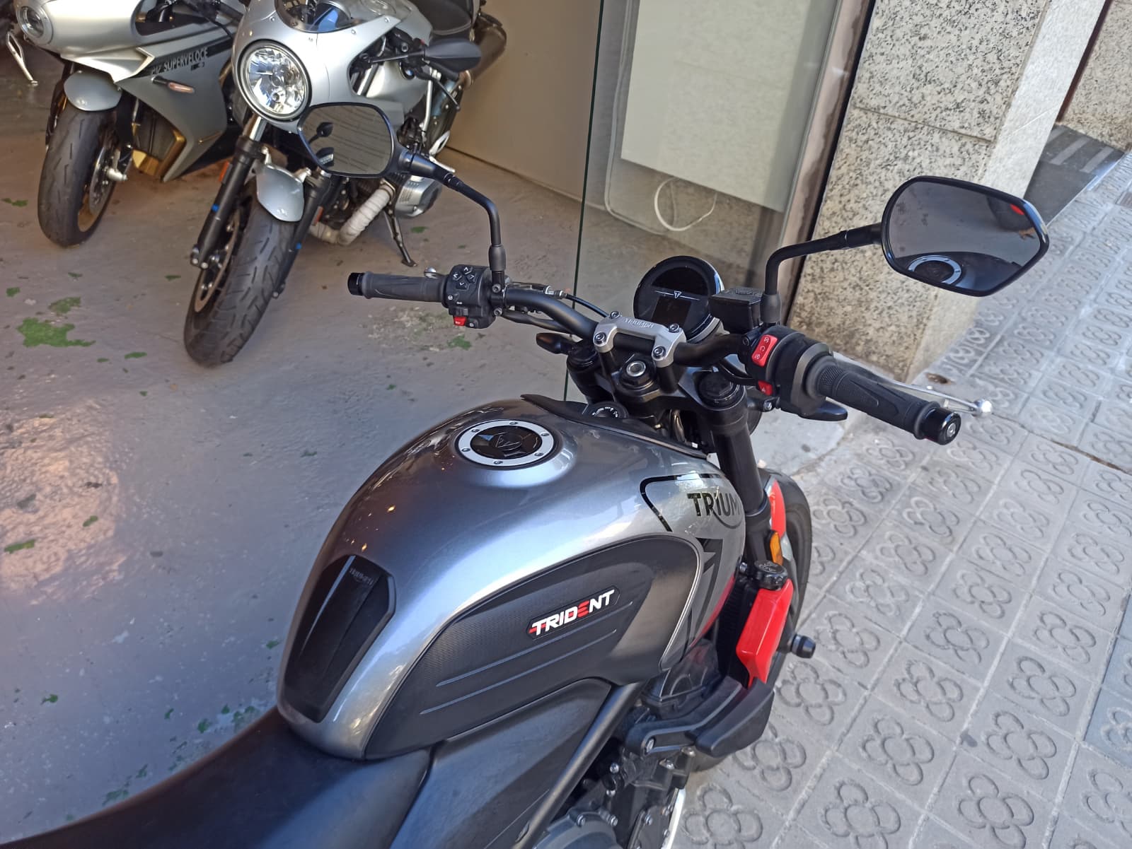TRIUMPH TRIDENT 660 - Imagen 6